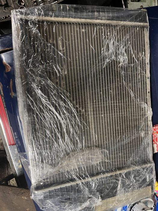 Радіатор охолодження БМВ е34 м50б25 в гарному стані