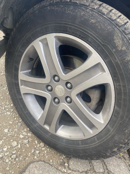 Продам диски с шинами сузуки витара в отличном состоянии