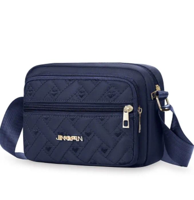 Небольшая сумочка.