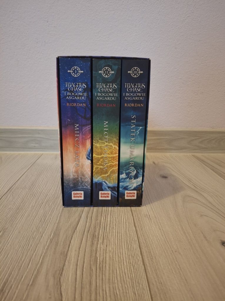 Trylogia  "Magnus Chase i Bogowie Asgardu" Ricka Riordana