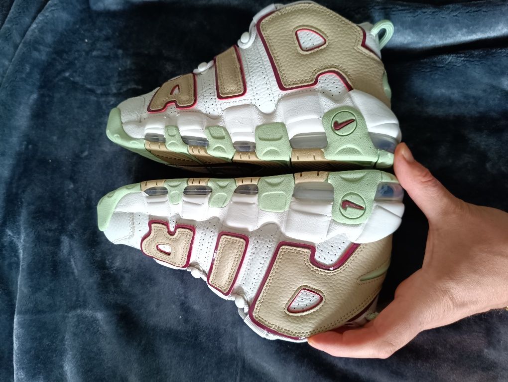 Nike air more uptempo