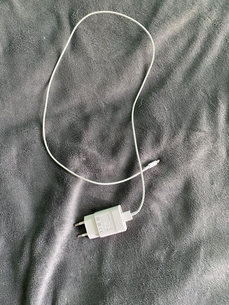 iPhone 11 128 GB+2 ładowarki i 4 etui