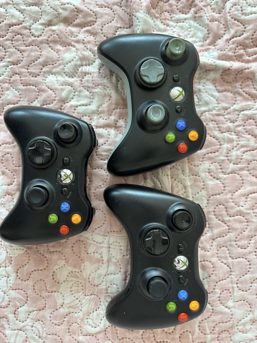 Xbox 360 E + 3 Comandos + FIFA 17 – Tudo a funcionar!