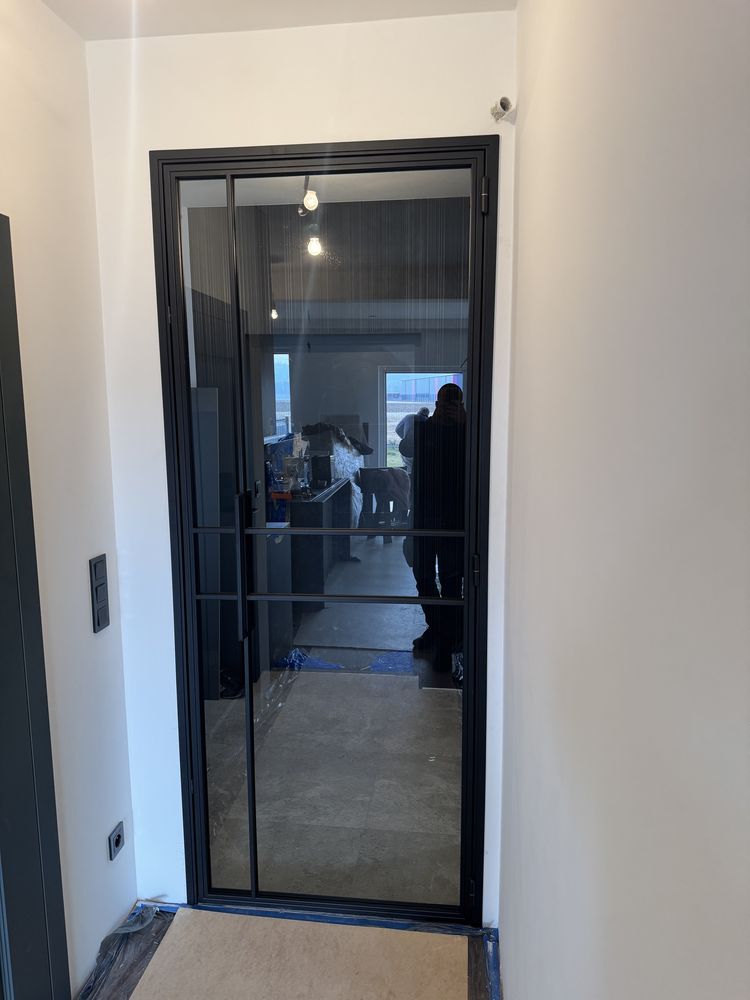 Zabudowy w stylu loft, drzwi przesuwne loft, ścianki szklane