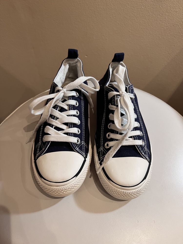 Buty rozm 36 w stylu converse na zmiane w szkole