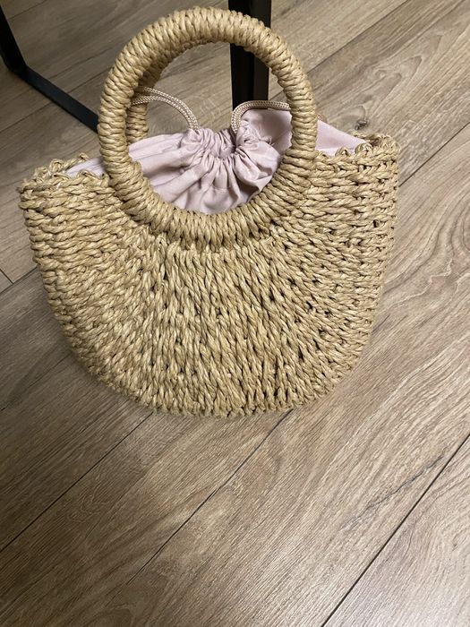 Продам гарну соломяну сумочку