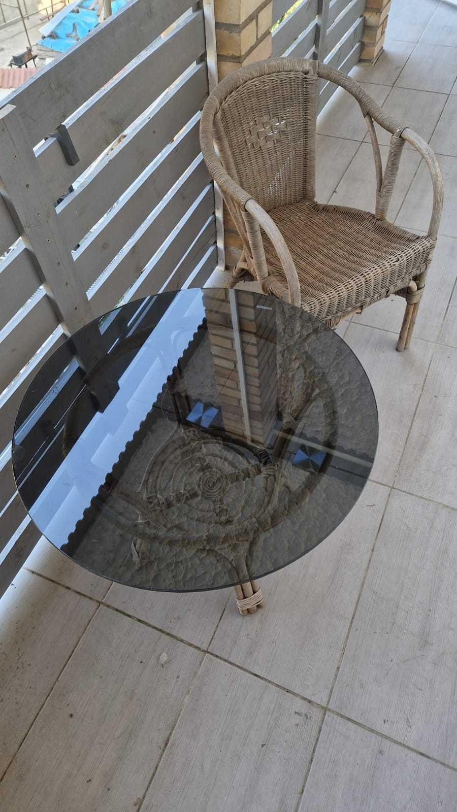 stół z fotelem zestaw na balkon taras z rattanu rattanowy plecionka