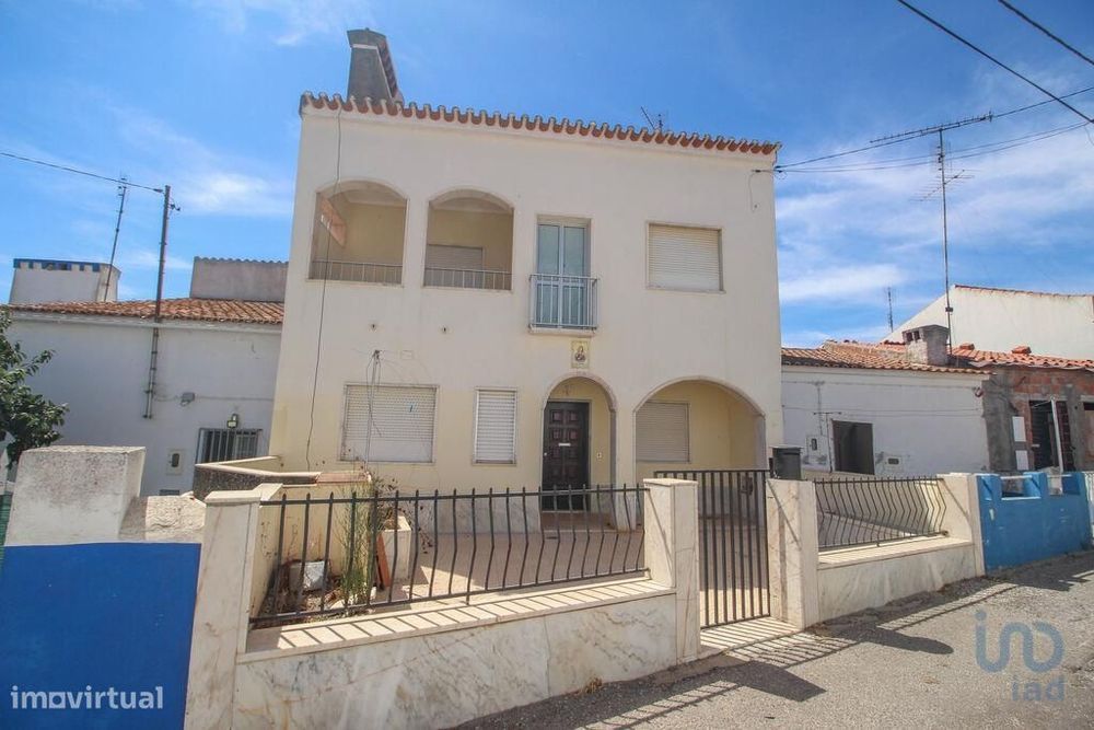 Casa / Villa T5 em Rio de Moinhos de 169,00 m2