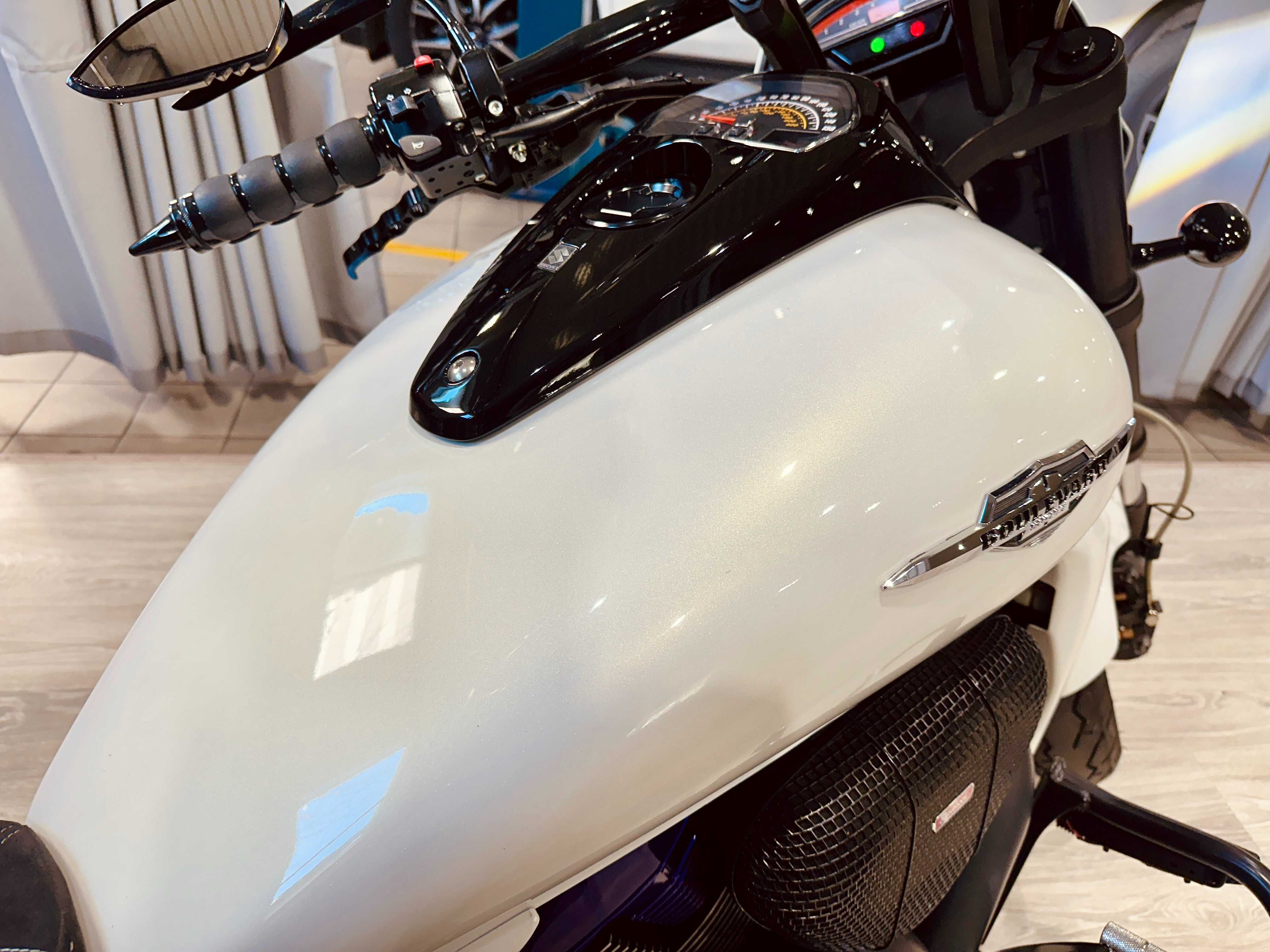 Suzuki M109R Boulevard