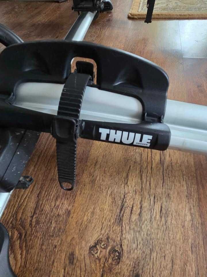 Bagażnik rowerowy na dach Thule ProRide 598 + belki Thule WingBar Edge