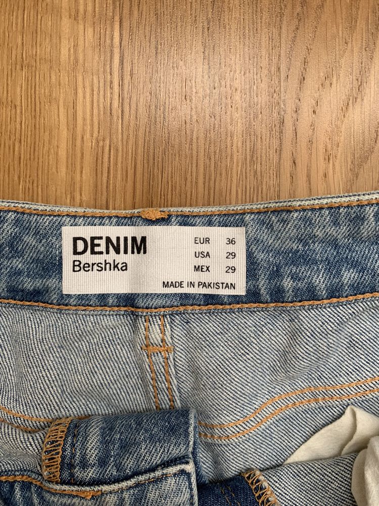 Джинсы Bershka