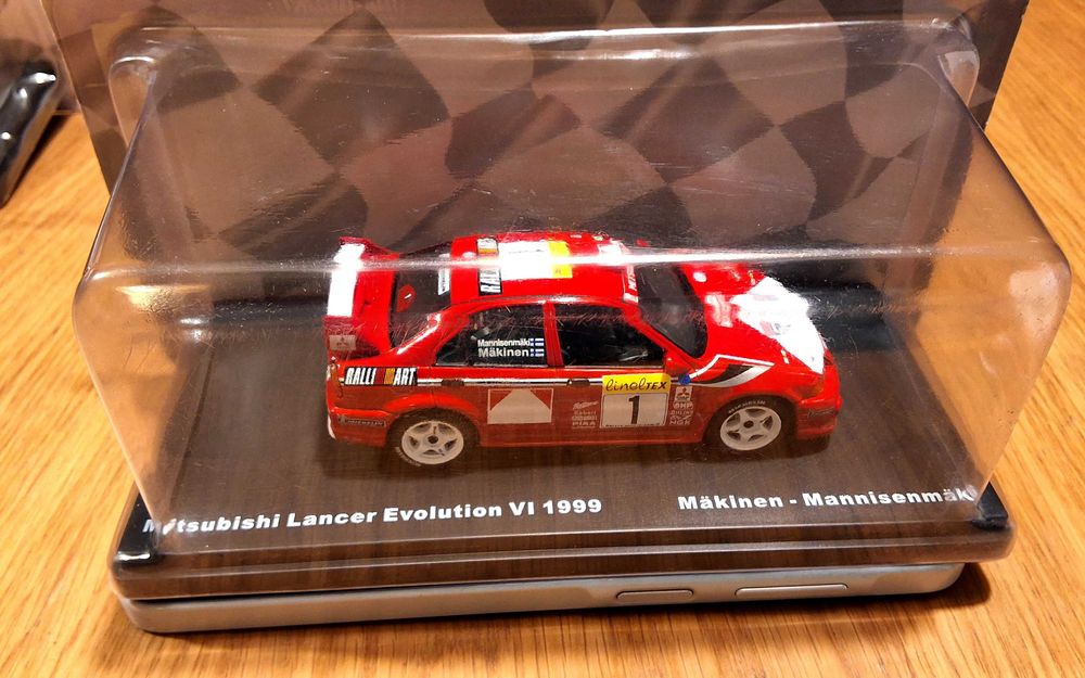 Miniaturas na escala 1.43