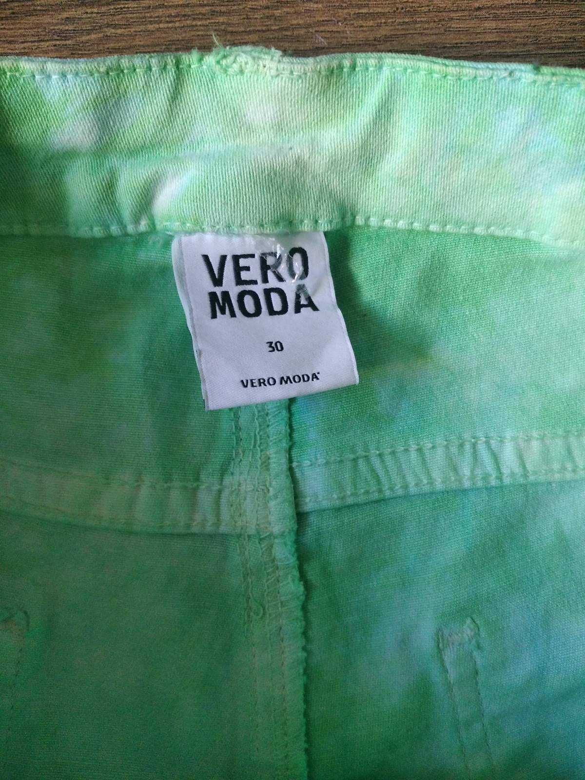 Зелені шорти vero moda 38 розмір М