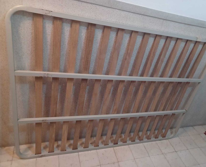 Estrado de cama .