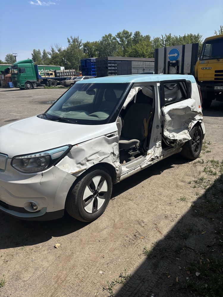 Разборка Kia Soul ev  разборка Киа соул бампер крило ляда капот двері