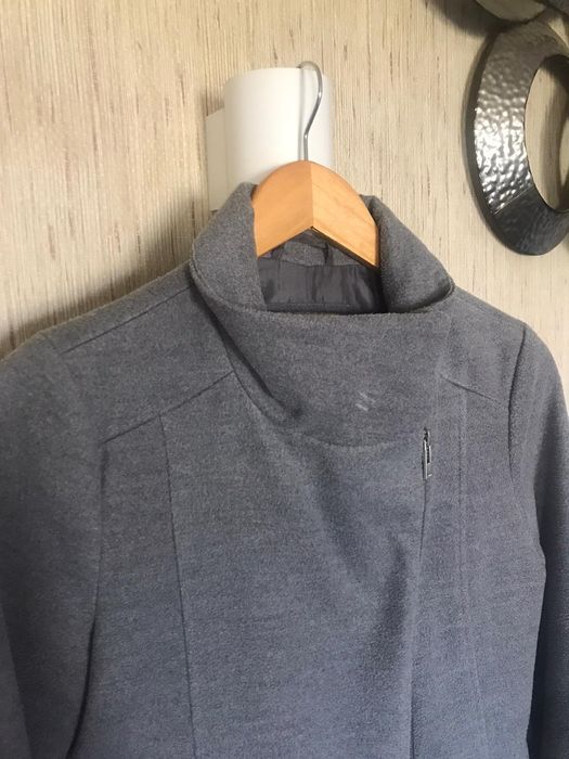 Casaco comprido cinzento