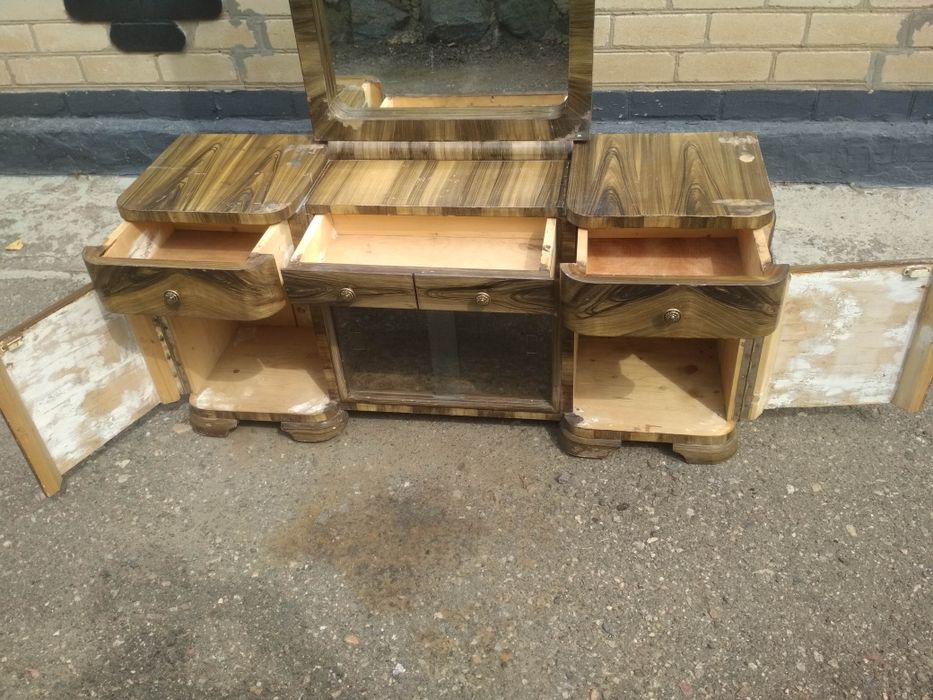 Трюмо антикварное,деревянное.