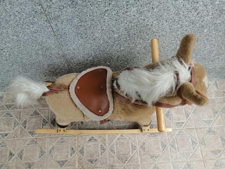 Cavalo baloiço ponei