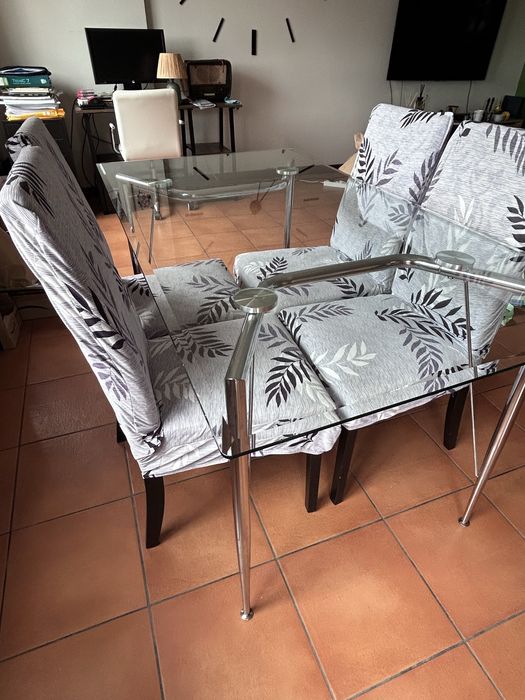 Mesa de jantar em vidro e 4 cadeiras