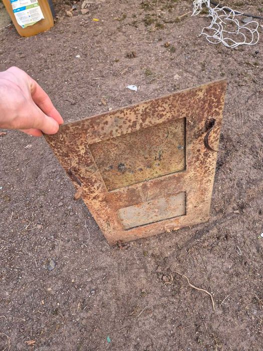 Stare solidne drzwiczki żeliwne od pieca