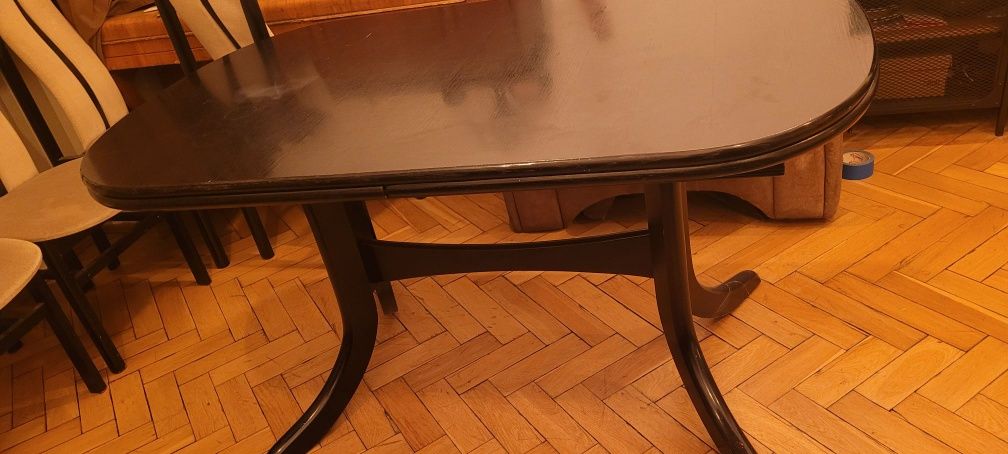Stół drewniany i krzesła tapicerowane 4 szt Fameg  cena całość