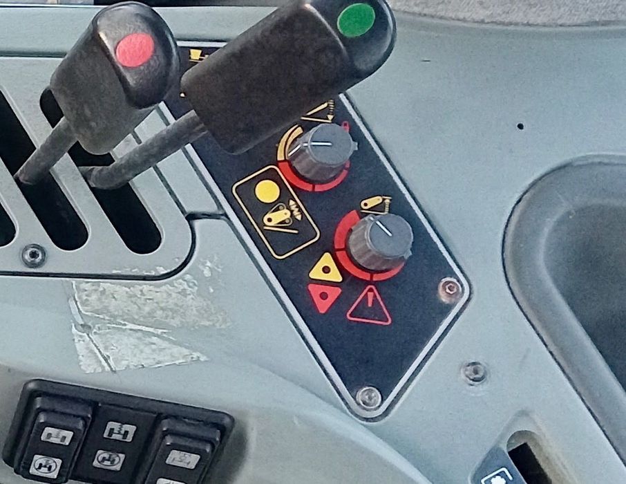 Naprawa sterowników EHR Massey Renault Fendt maszyny rolnicze