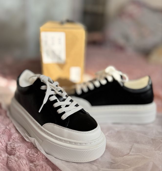 Кросівки Жіночі «Нові»