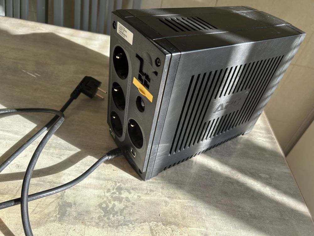 Бесперебойник АРС Back-UPS 650, безперебійник