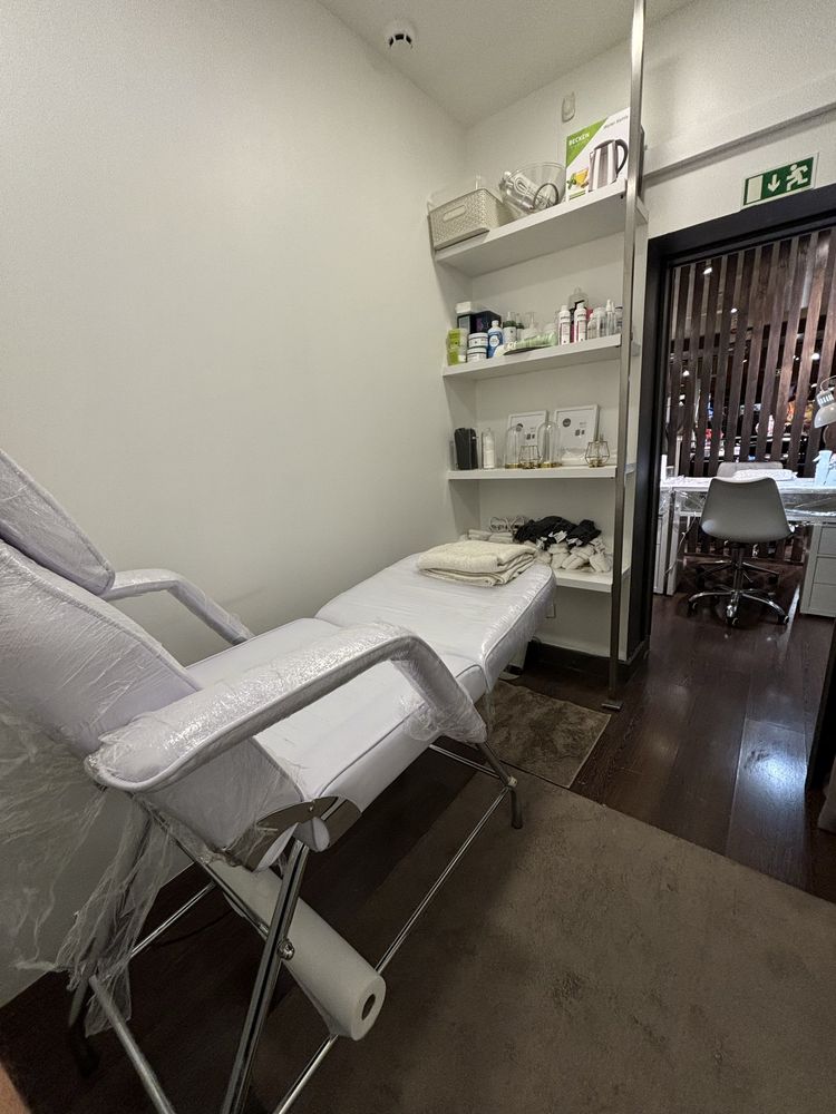 Vende se Mesa Unhas