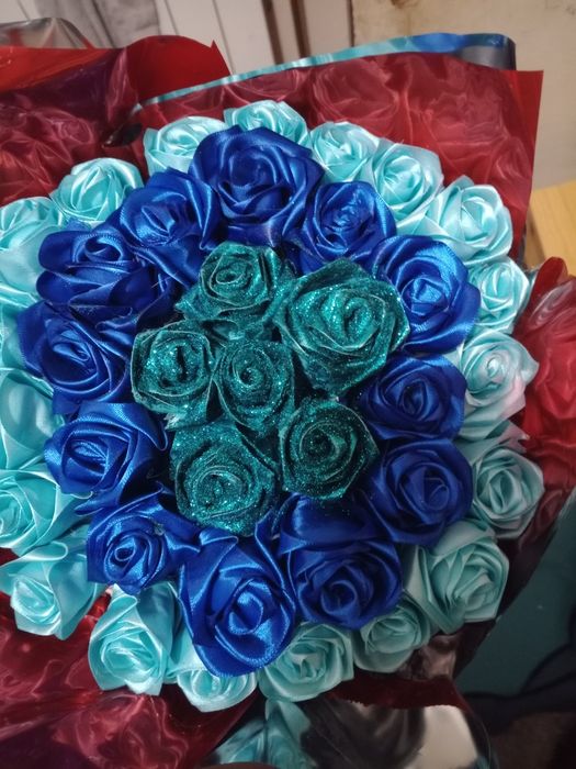 Rosas de cetim feitas a mão