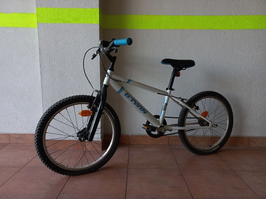 Bicicleta em excelente estado  roda 16"
