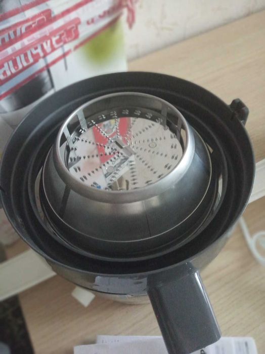 Продам новую соковыжималку Philips HR1855/80