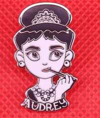 Pin znaczek przypinka badge Audrey Hepburn