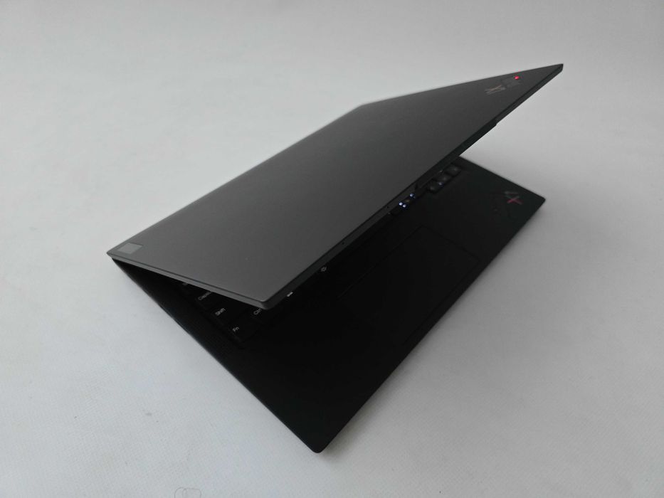 Lenovo ThinkPad X1 Carbon Gen 10 I7 1255U/RAM 16GB/SSD 1TB/WIN 11