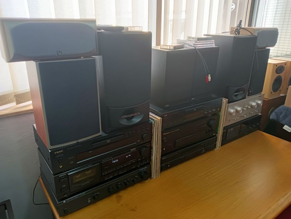 Amplificadores, leitores CD, decks cassetes