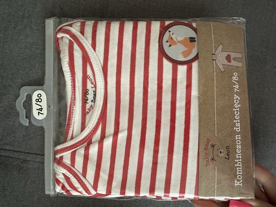 Nowy pajacyk dla chłopca czerwono biały Lisek