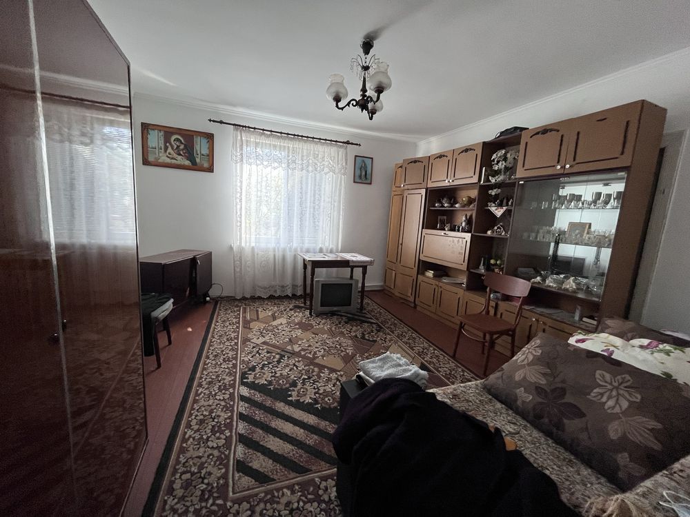 Цеглний будинок в селі Забужжя