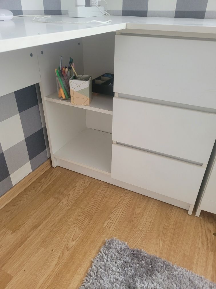 Biurko białe sprzedam