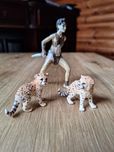 Zestaw gepardów Schleich: 2 młode gepardy plus wojowniczka Liassa