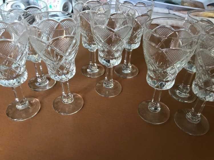 Рюмочки хпустальные,Кофейный сервиз чашечки и блюдечки ( Япония)