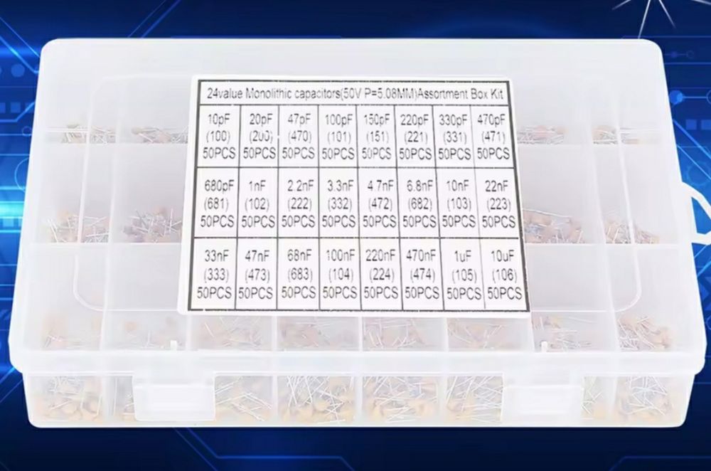 Набори електролітичних та керамічних конденсаторів.