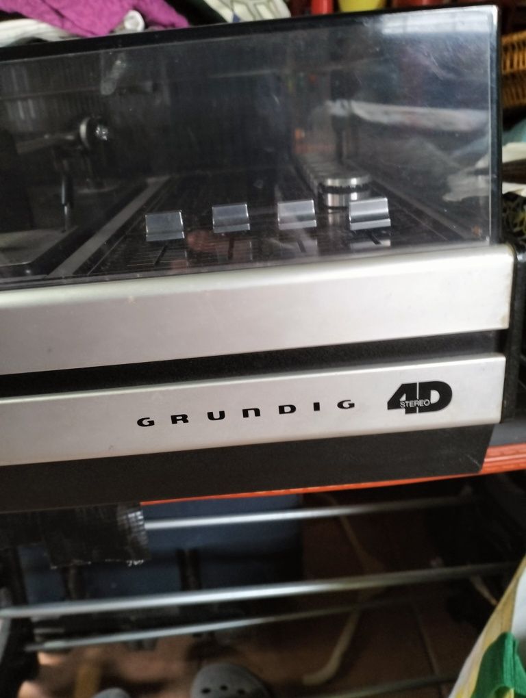 Gira discos Grundig