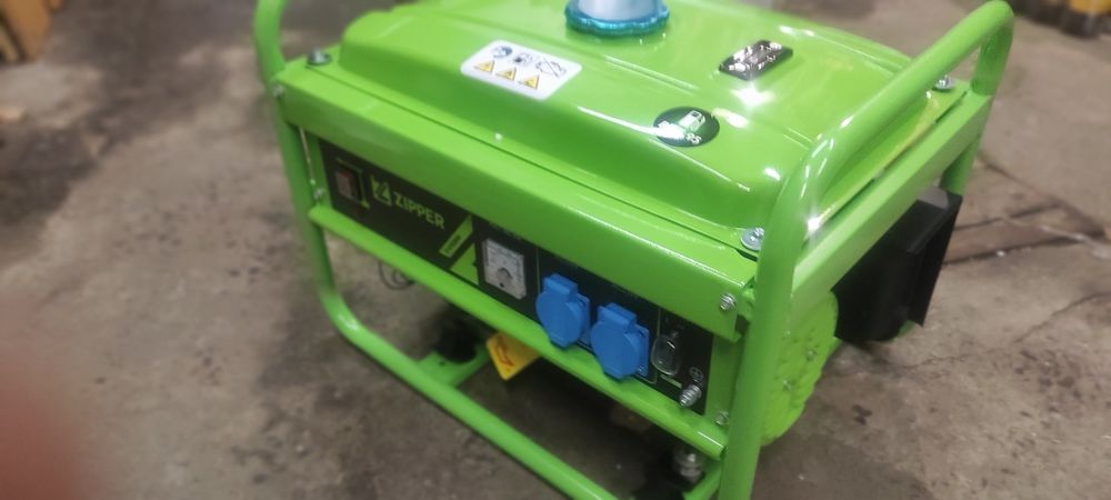 Бензиновый генератор 2.8kW 230V/12V 2800W Zipper ZI-STE2800