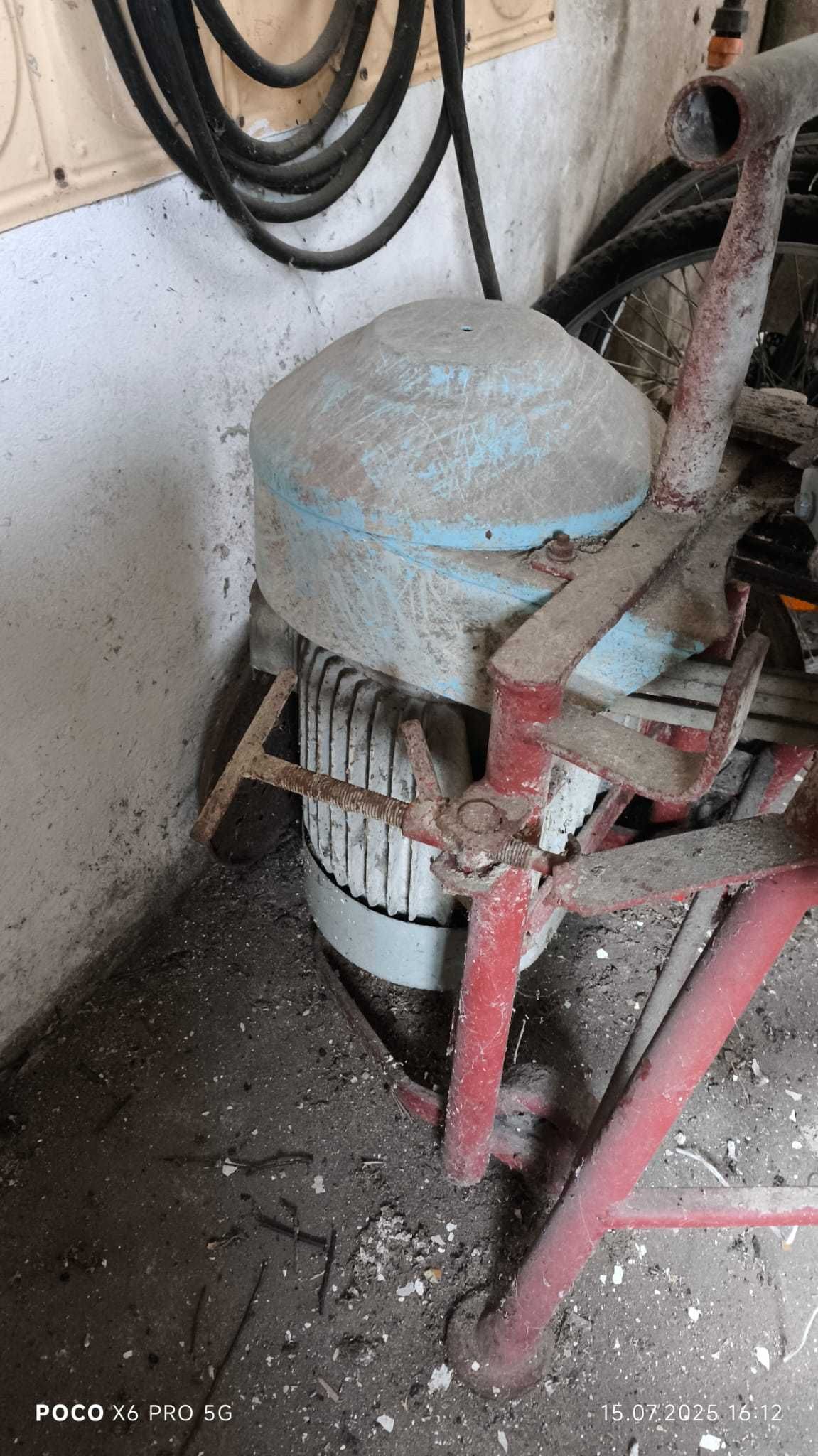 Śrutownik do zboża Bąk z silnikiem 7,5 kW