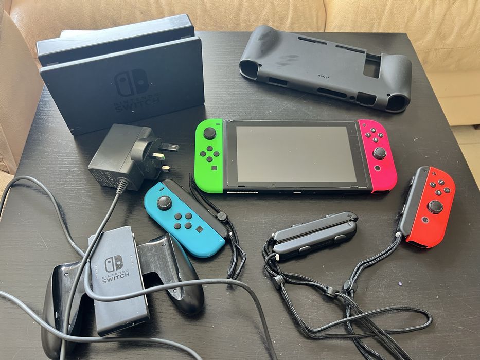 Nintendo Switch + Acessórios (Completo)