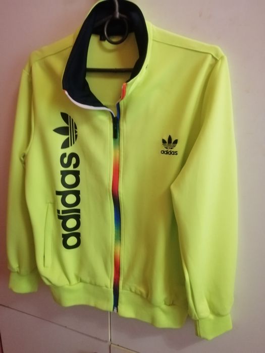 Продам спортивную куртку