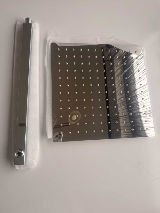 Deszczownica ścienna 30x30cm + GRATIS