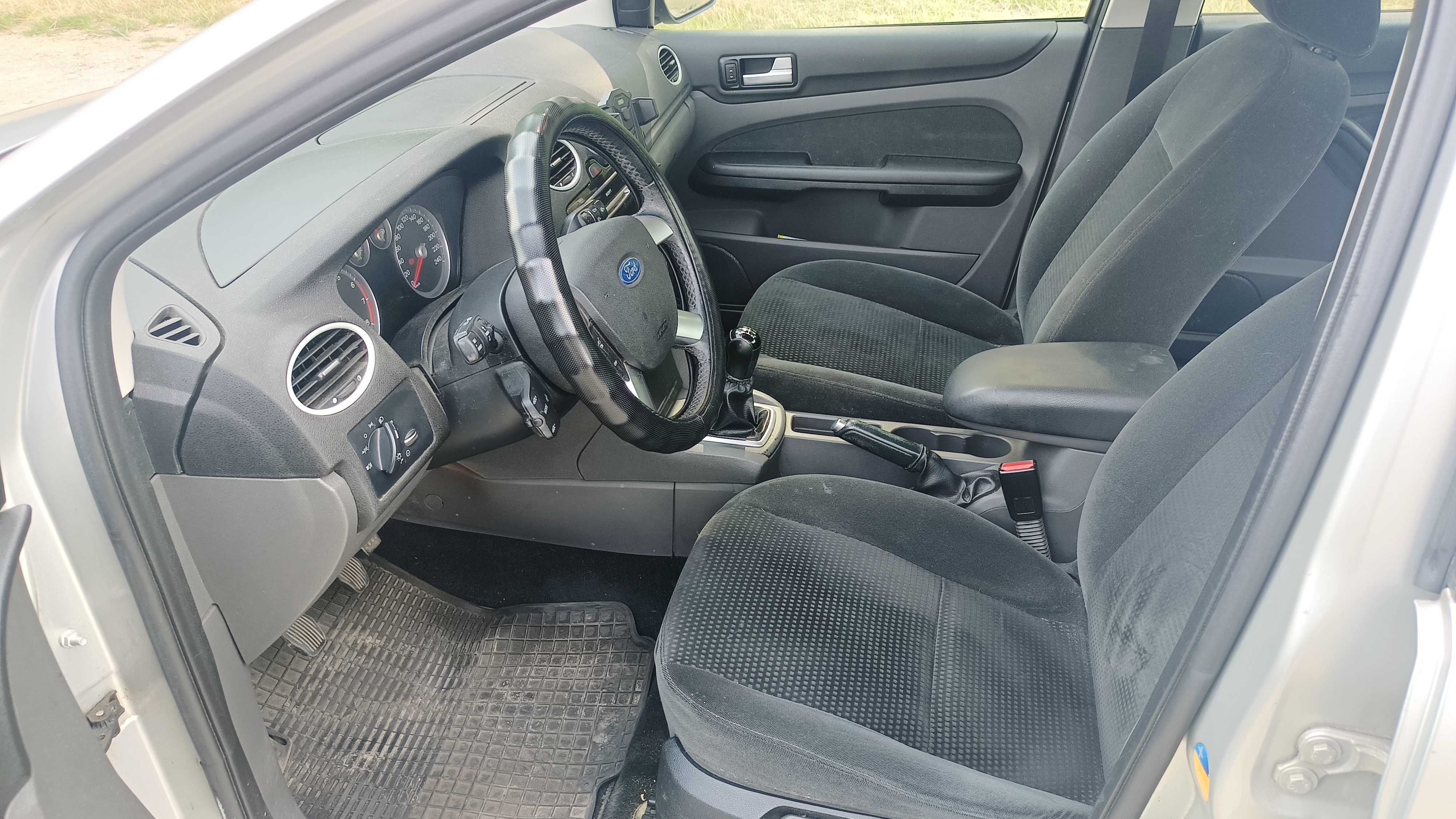 Ford Focus mk2 sedan 1.6 Ti-VCT 115KM wersja GHIA