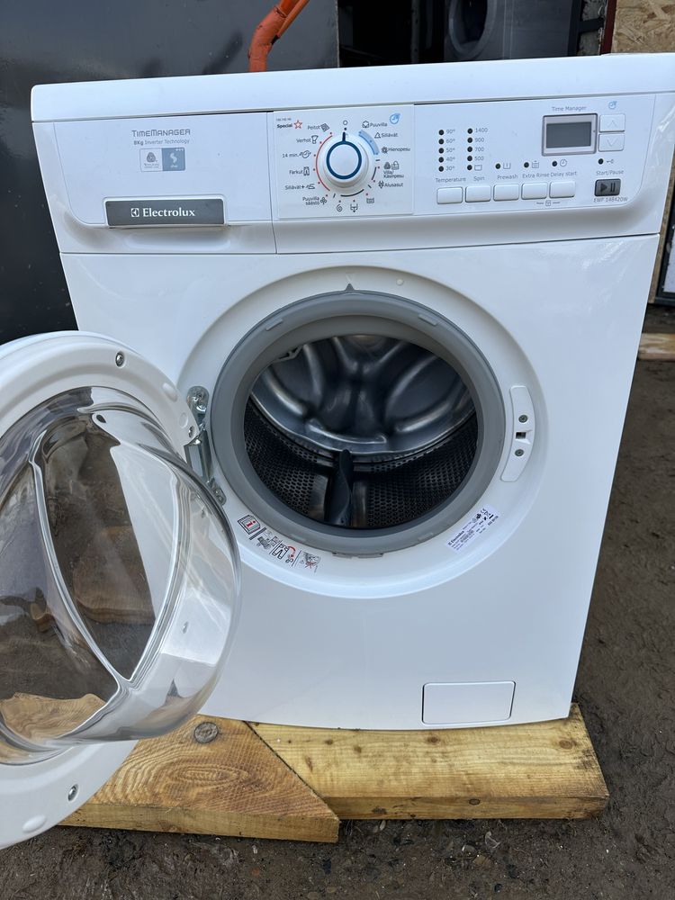 Пралка пральна машина Electrolux 8кг Model EWF148420W