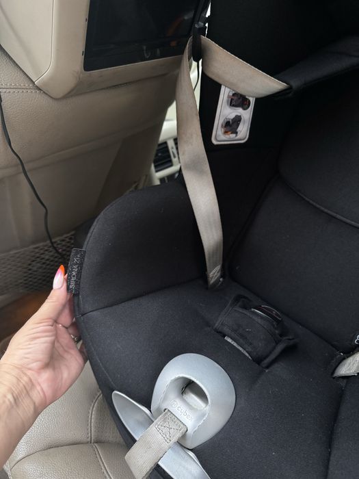 Fotelik cybex sirona zi  plus  zintegrowany  z obrotowa baza 0-18 kg